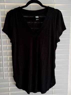 Old Navy Black V-Neck Short Sleeve Tee